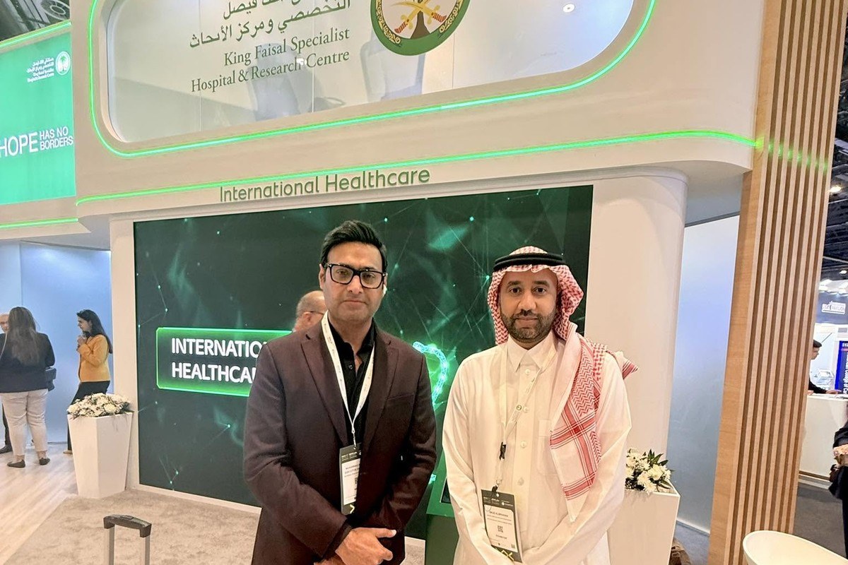 Khalid Sattar with Saud Albraikan at the King Faisal Specialist Hospital and Research Centre booth